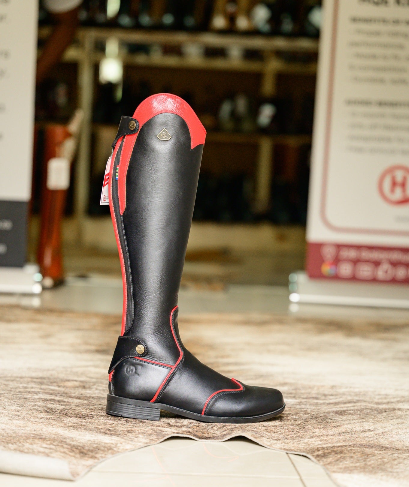 Lesedi two-tone striking red accent