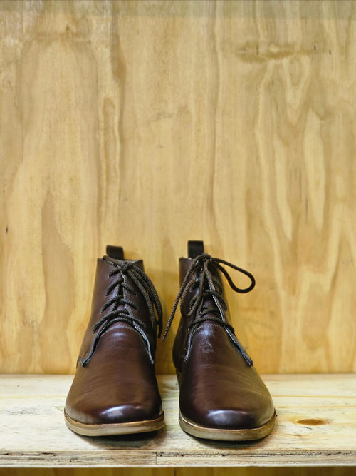 Chukka showroom model