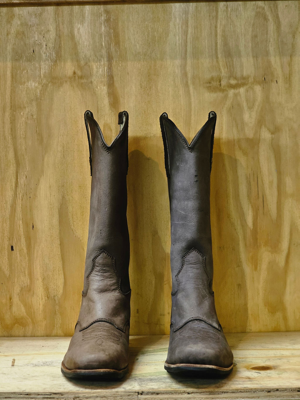 Oil-treated leather Midcalf cowboy boots