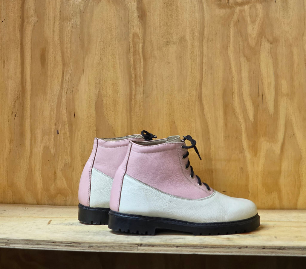 Two-tone Sarah Kicker