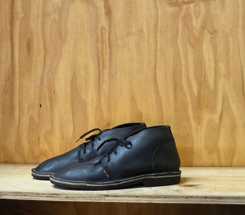 Oil-treated leather vellies