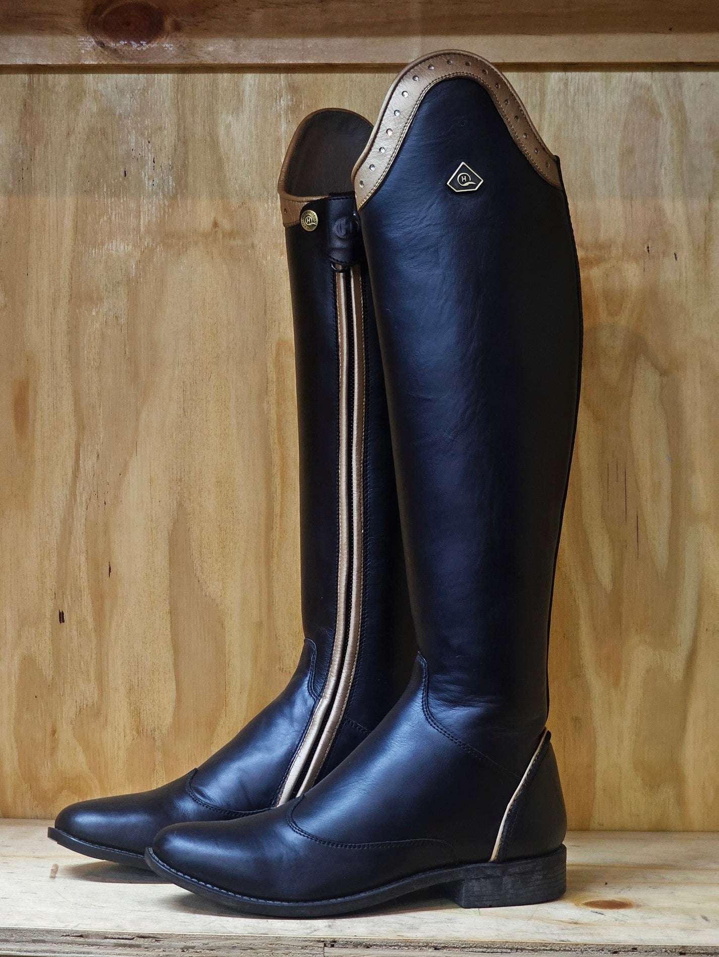 Danai Classic Gold Trim