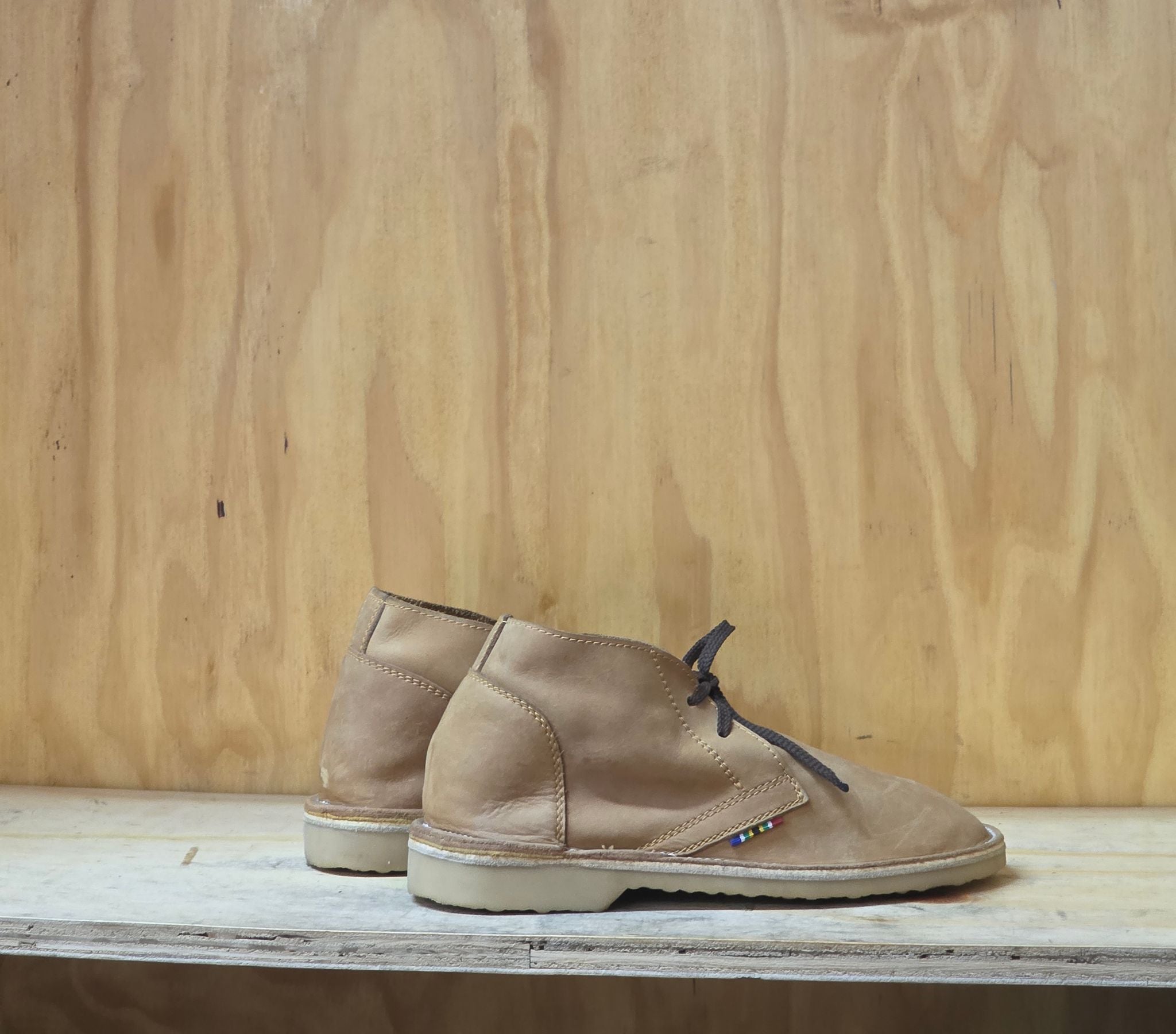 Oil-treated leather vellies
