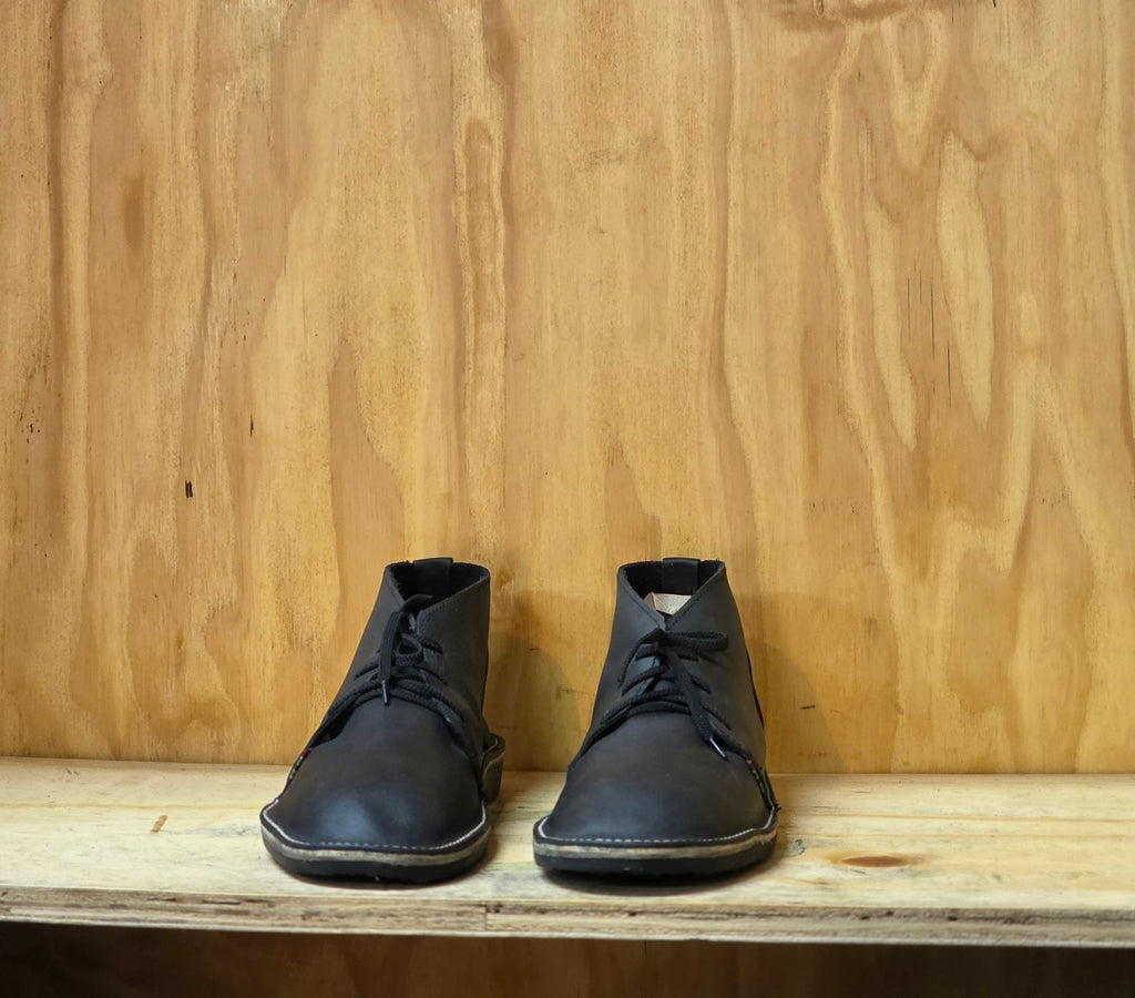 Oil-treated leather vellies
