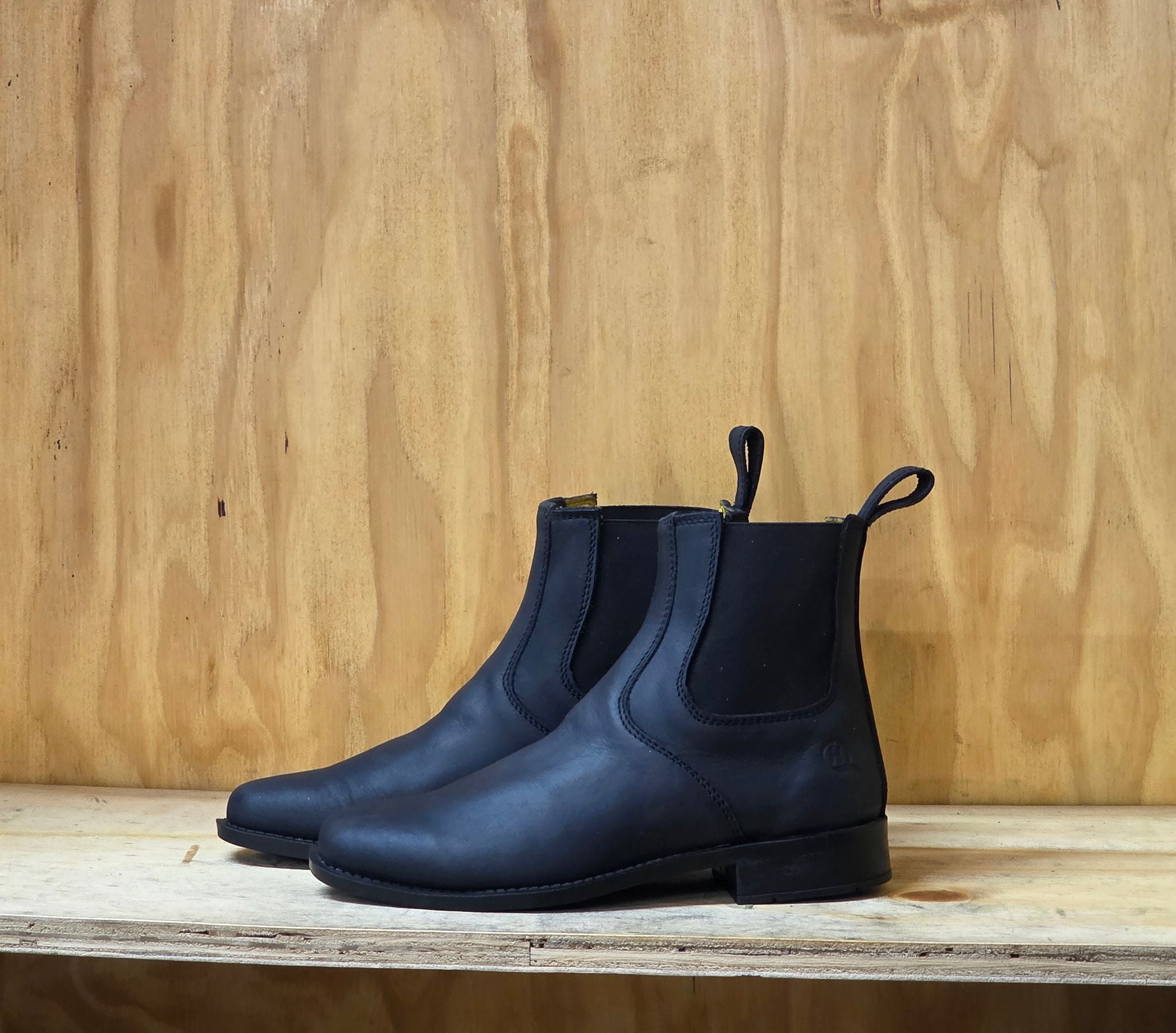 Corne leather Chelsea boots