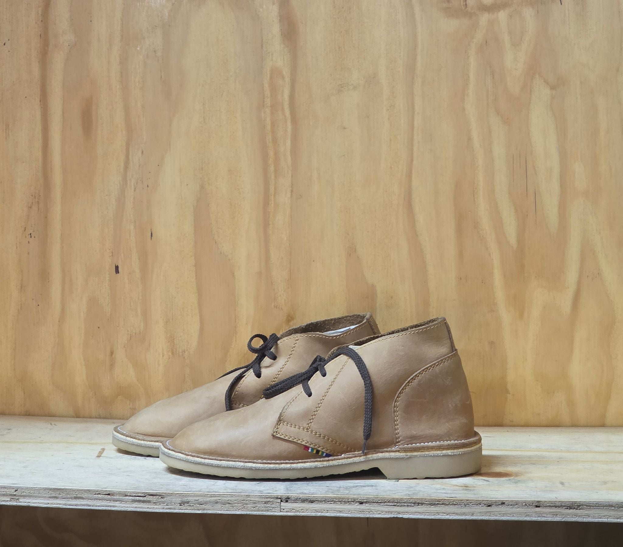 Oil-treated leather vellies