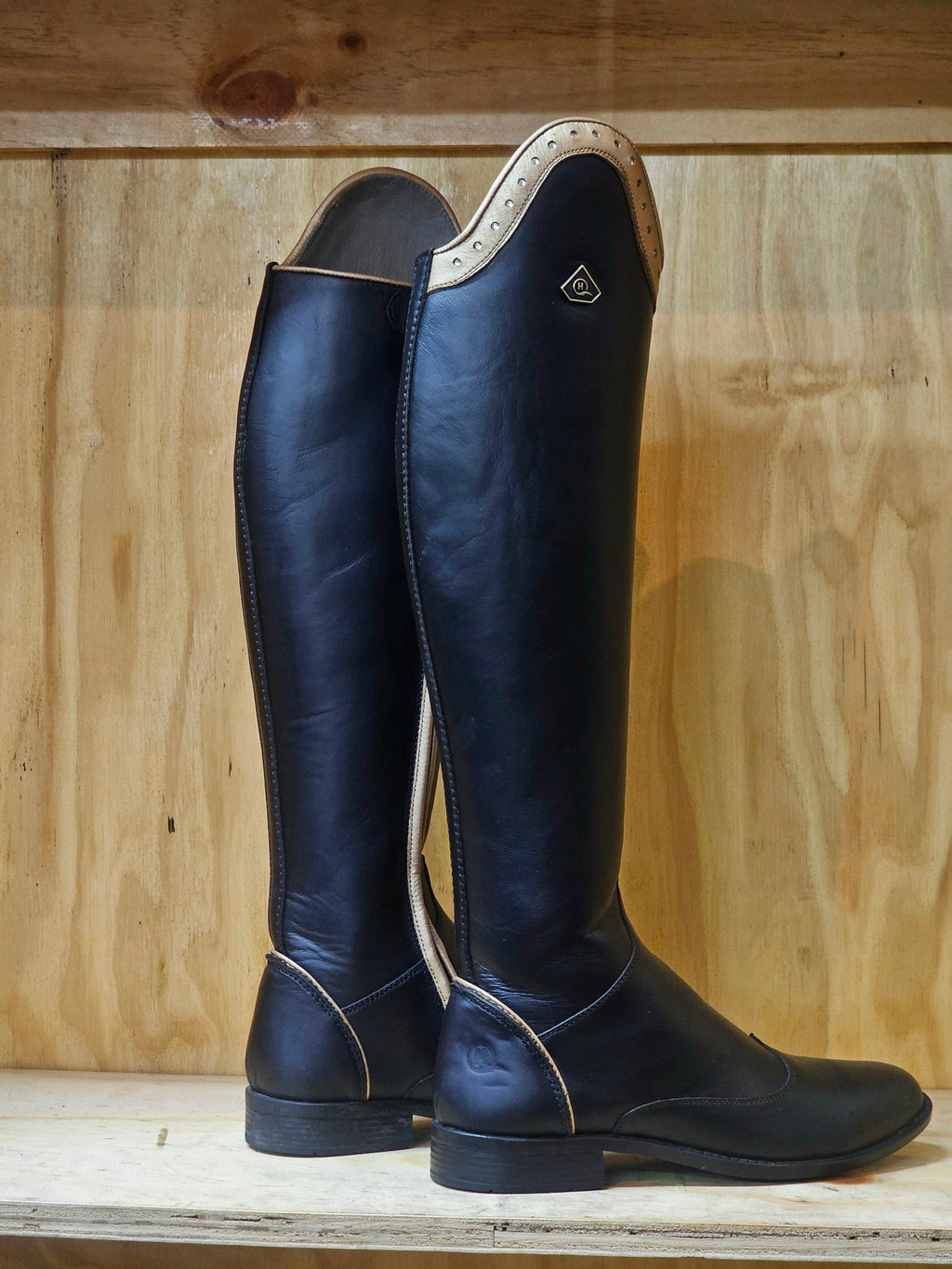 Danai Classic Gold Trim