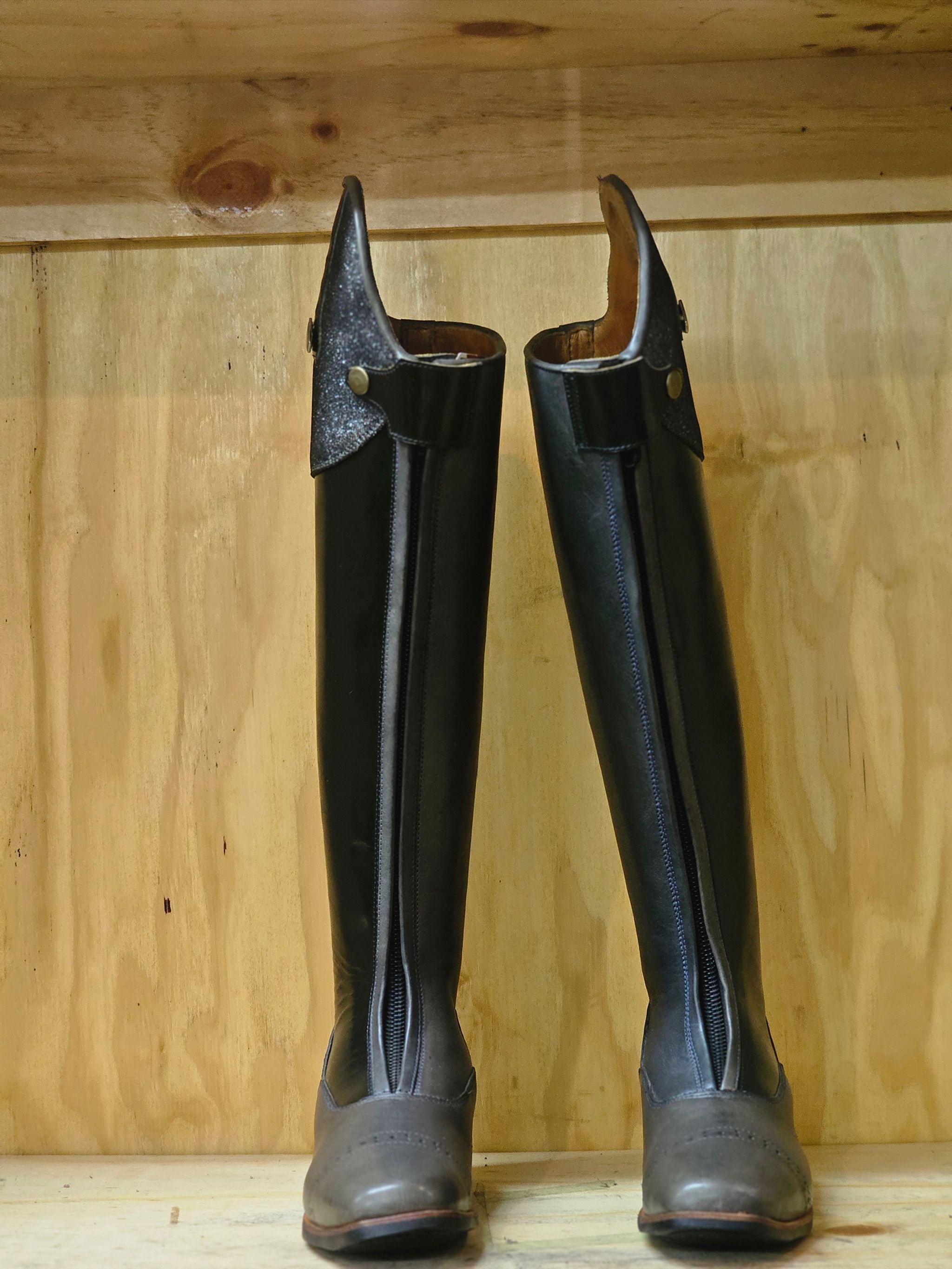 Long riding boots