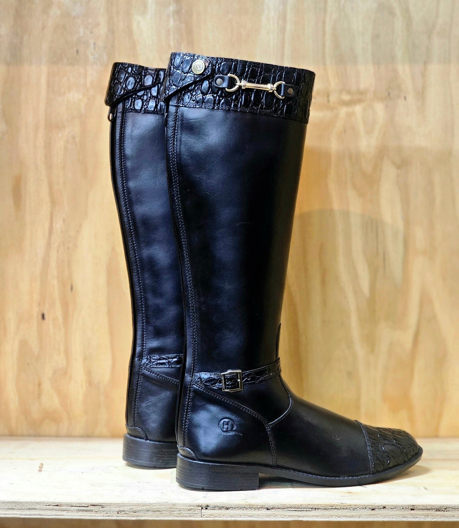 Equi-mom two-tone croc demo