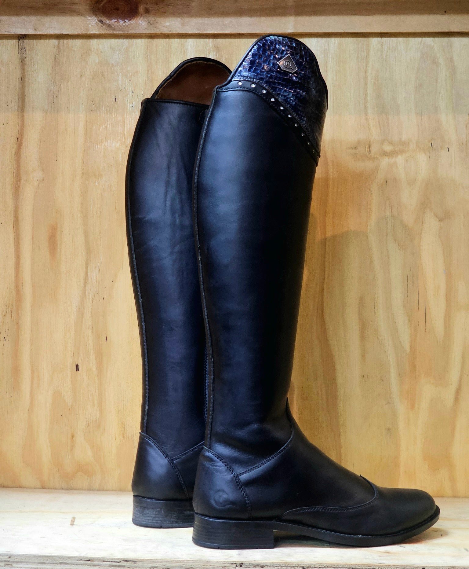 Danai Detailed Two-Tone demo