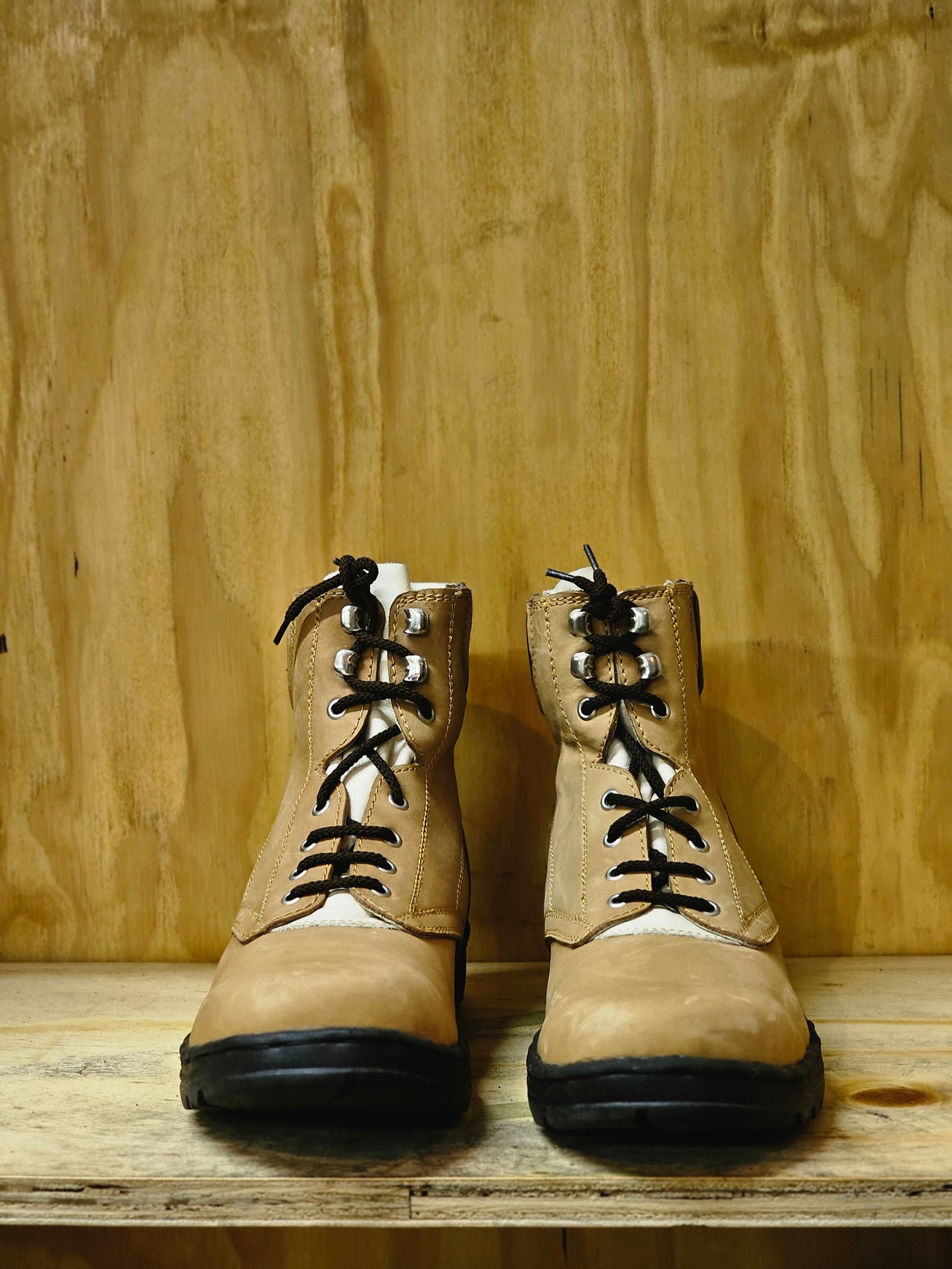 Short boots