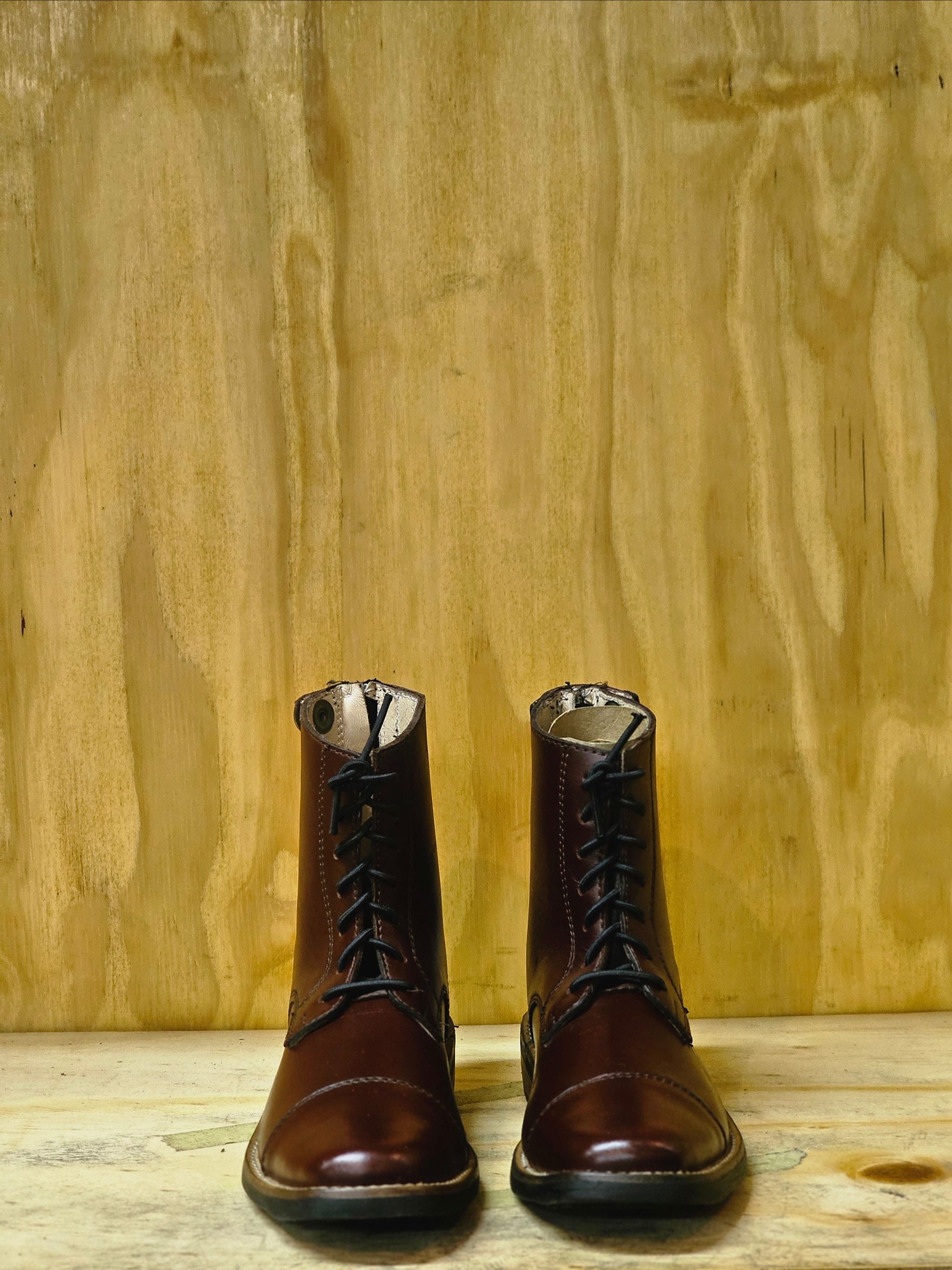 Short boots brown