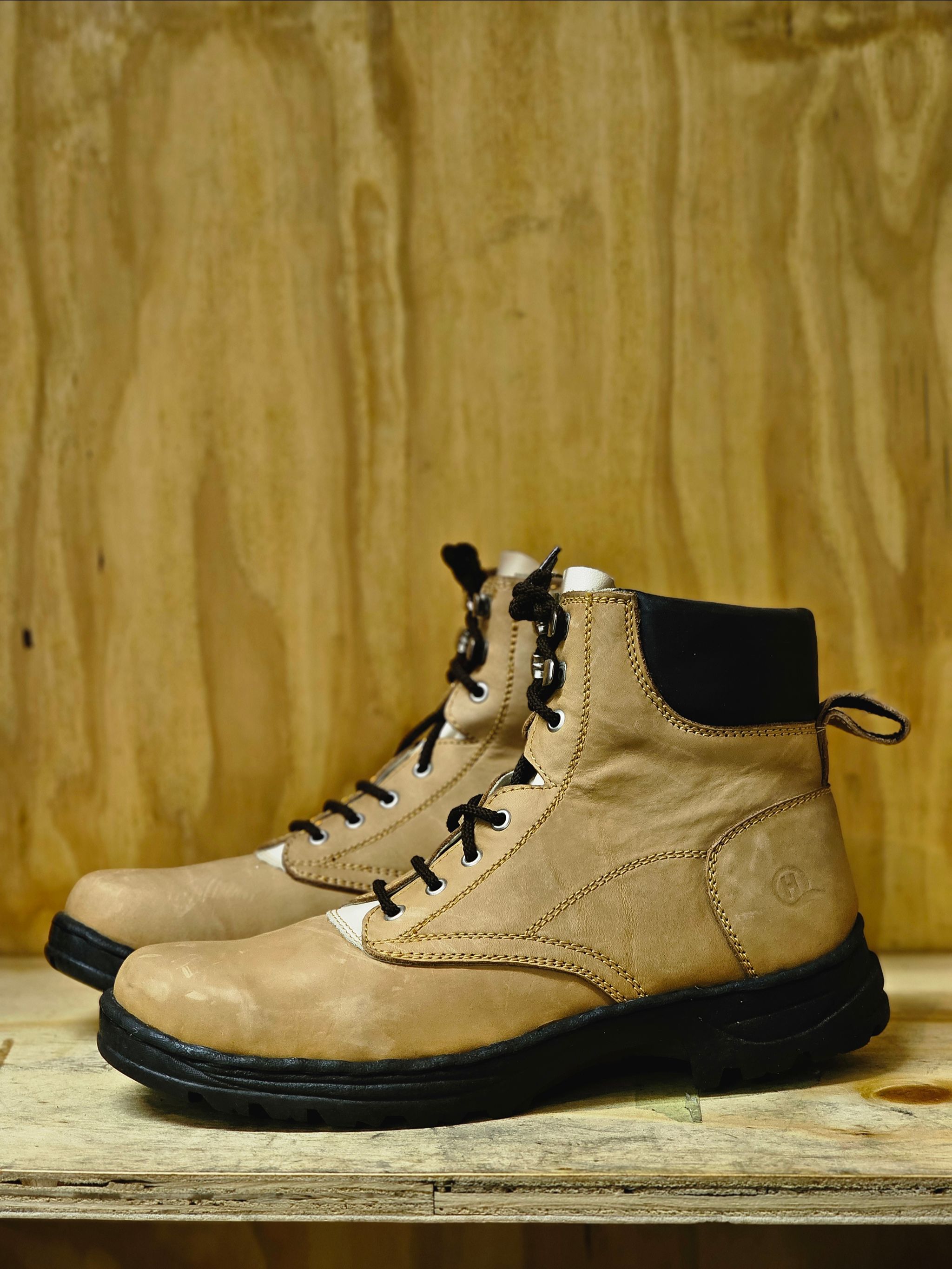 Short boots